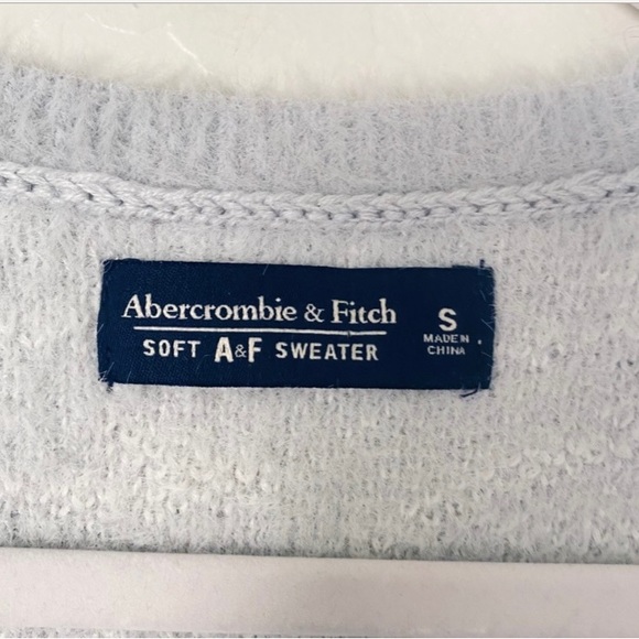 Abercrombie & Fitch Gray White Tiger Stripe Fuzzy Soft Cardigan Size Small - Picture 2 of 2